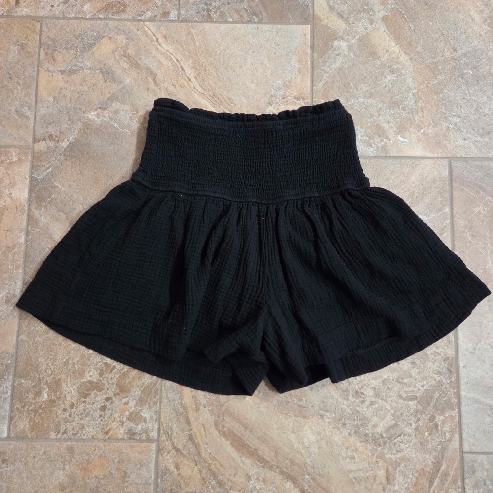 Black Gauze Smocked Waist High Rise Shorts Women's Size S‎